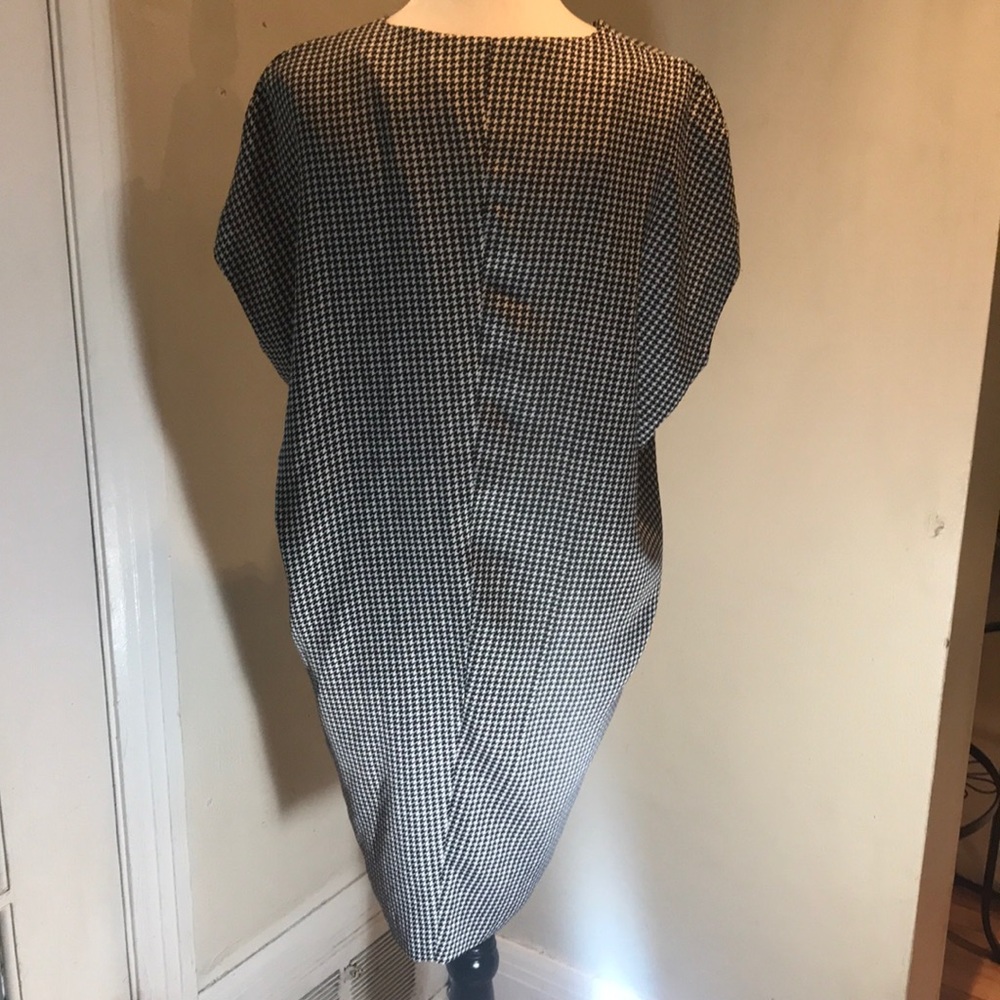 “CLUB MONACO” Tunic Style Black and White Dress. - Picture 8 of 14